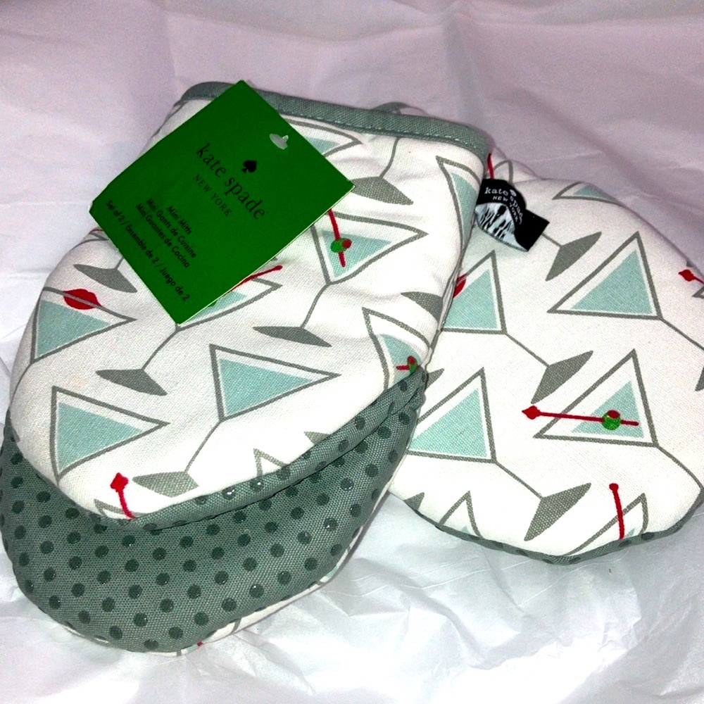 Kate Spade NWT 2 Gray and White Martini Print Oven Mitts - Picture 9 of 9